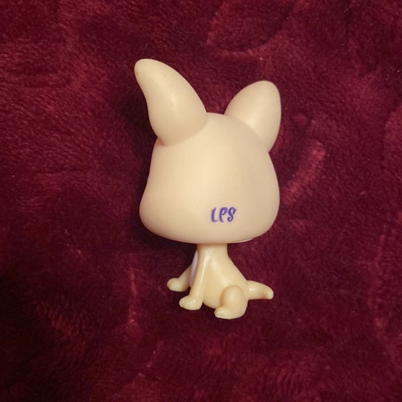 Littlest Pet Shop Chihuahua (#837) Pet (clothing not included) - Picture 3 of 7